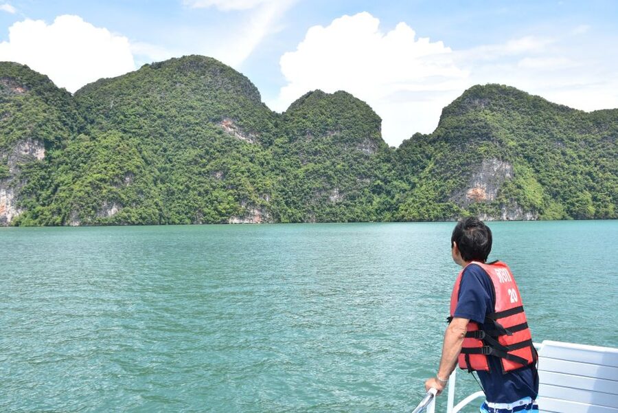 Phuket: Starlight Hong Sea Cave & Glowing Plankton by Kayak - Food on the water: lunch, dinner, and the underrated comfort of not searching for meals