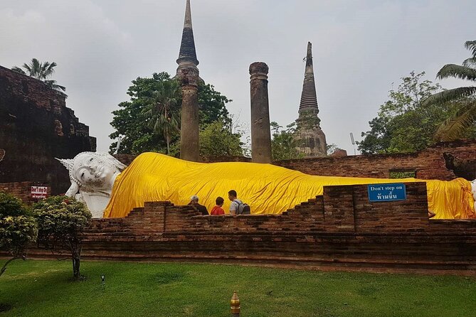 PRIVATE Ayutthaya + SUNSET Boat Tour + Light up The NIGHT - Ayutthaya Historical Park light-up time: photo stop logic after dark