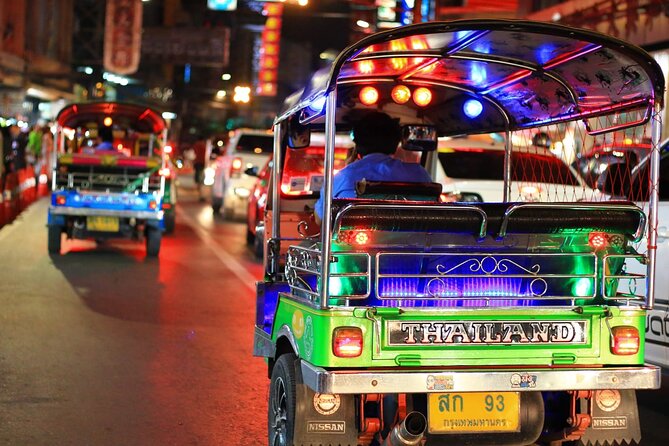 Private Bangkok Night City Tour by Tuk-Tuk with Thai Food - Pak Khlong Talat flower market: the 24-hour night walk