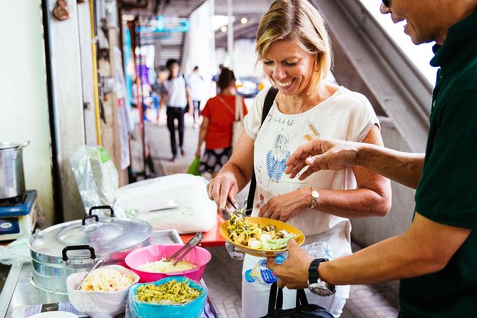 Private Culinary Kickstart Tour of Bangkok with a Local - Bangkok Farmer’s Market Stop: Seeing Local Food Before You Eat It