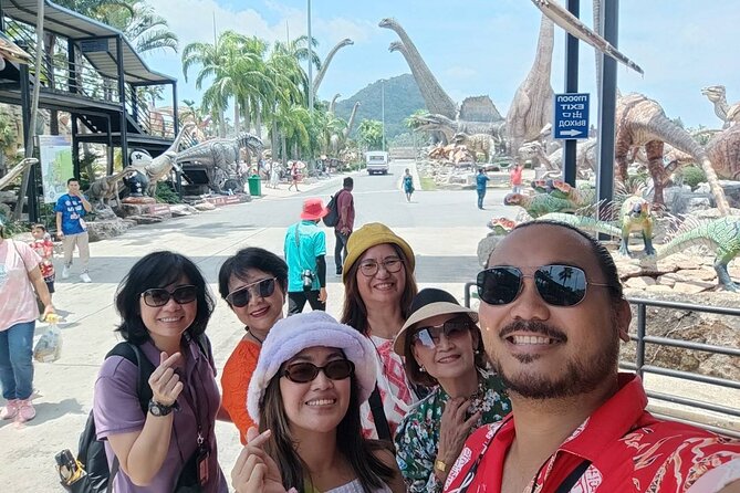 Private Custom Tour with a Local Guide - The Grand Palace and Emerald Buddha area: the big start that sets the tone