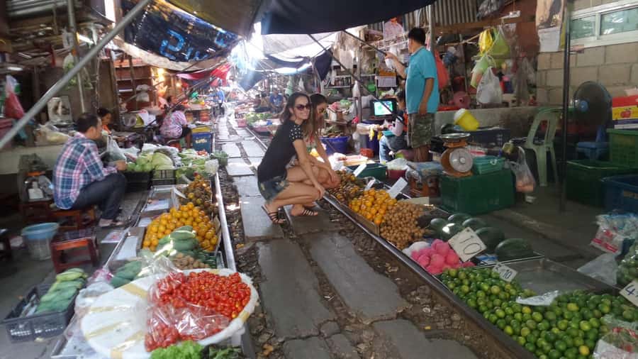 Private Floating & Train Market + DRAGON Temple + Thai Cafe - Maeklong Railway Market: The Train-Spotting Reality Show