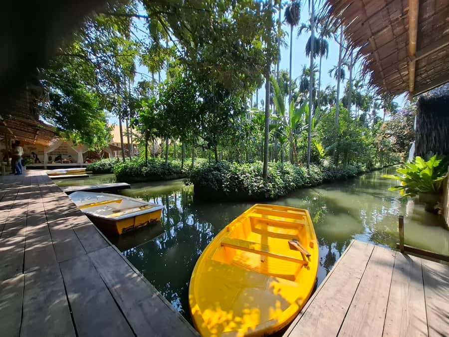 Private Floating & Train Market + DRAGON Temple + Thai Cafe - Local Café and Thai Iced Tea at After the Rain Coffee & Gallery