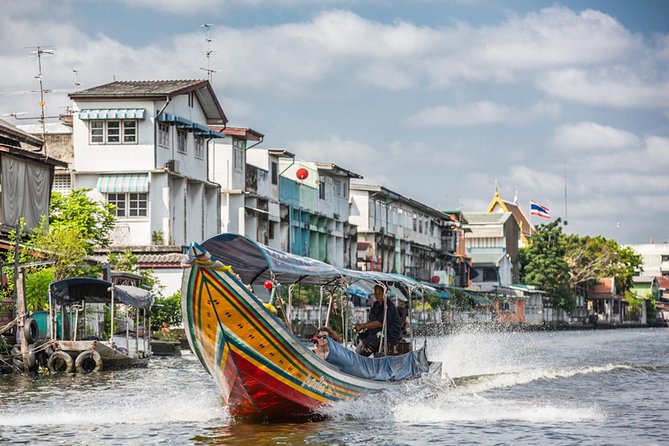 Private Grand Palace and Temple of Emerald Buddha & All Bangkok Highlights - Wat Traimit and Chinatown: golden Buddha and street-level Bangkok