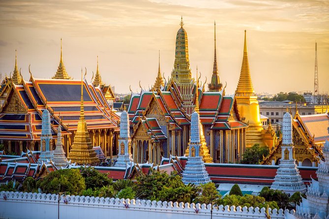 Private & Guided: Bangkok Top 7 Wonders With Local Thai Lunch - Democracy Monument: a quick city-center marker