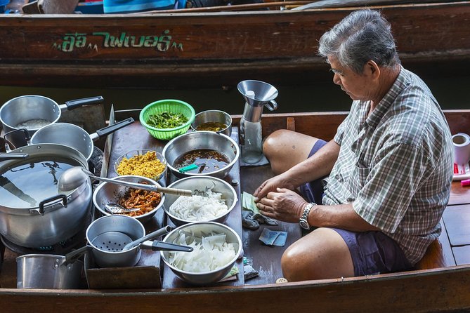Private Guided Tour to Train Market and Damnoensaduak Floating Market - The guide factor: why Q&A matters on market tours