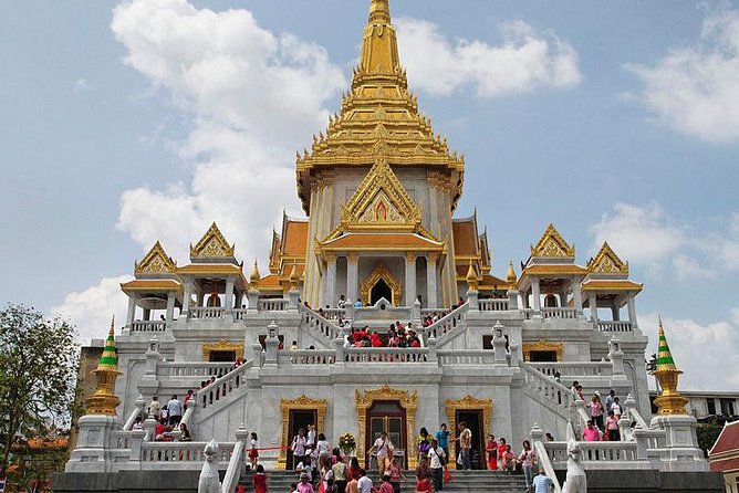 Private Tour: Damnoen Saduak Floating Market and Bangkok City Temples - Lunch plus a wood-carving stop that adds context