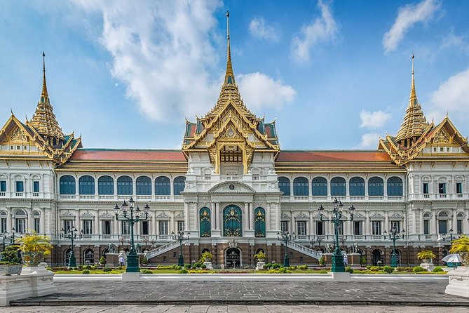 Private Tour Guide in Bangkok for a Day - Wat Arun ferry crossing to Thonburi vibes