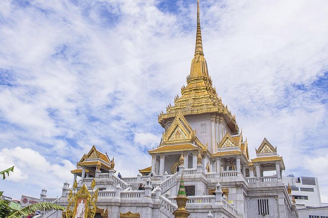 Private Tour of Bangkok's Temples Including Reclining Buddha (Wat Pho) - Stop 1: Wat Traimit’s Golden Buddha, a 5.5-ton time capsule