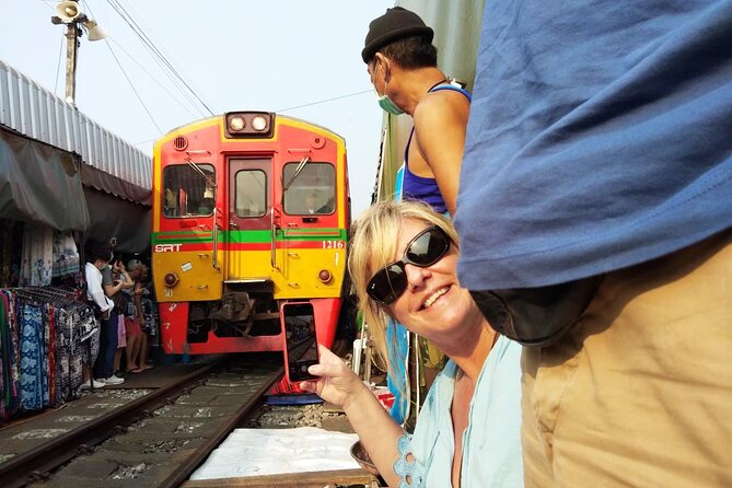 Private tour to Floating & Railway markets (multi-lang: EN ZH ES IT FR DE) - Private Pickup, Licensed Guides, and the Crowd-Control Factor