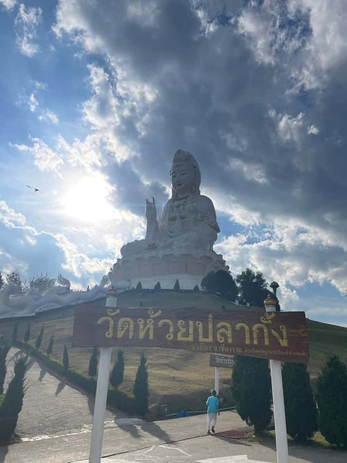 Private trip Chiang Rai Day trip, White Temple, Blue temple - Wat Rong Khun White Temple: contemporary Thai art made for photos