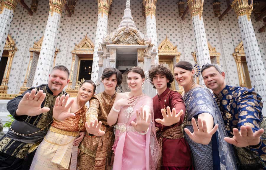 Professional Thai Costume Photography at Wat Arun, Bangkok - Wat Arun Photo Shoot in Bangkok, The Real Value