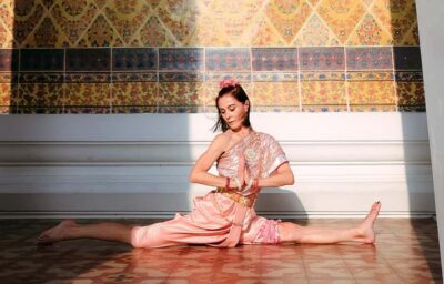 Professional Thai Costume Photography at Wat Arun, Bangkok