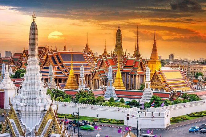 Royal Grand Palace and Bangkok Temples: Half Day Tour - Wat Pho stop: reclining Buddha, jade details, and a hall full of Buddhas