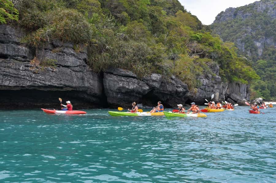Samui: Angthong Marine Park Boat Tour w/ Transfer and Meals - Optional kayaking: paddling along limestone cliffs from the water