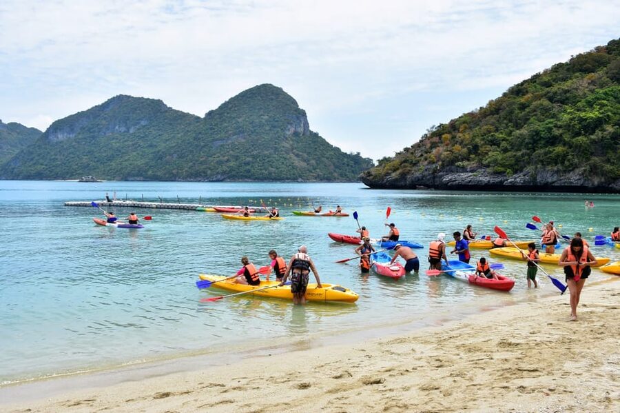 Samui: Angthong Marine Park Boat Tour w/ Transfer and Meals - Lunch onboard: Thai buffet timing that keeps your hike energy up