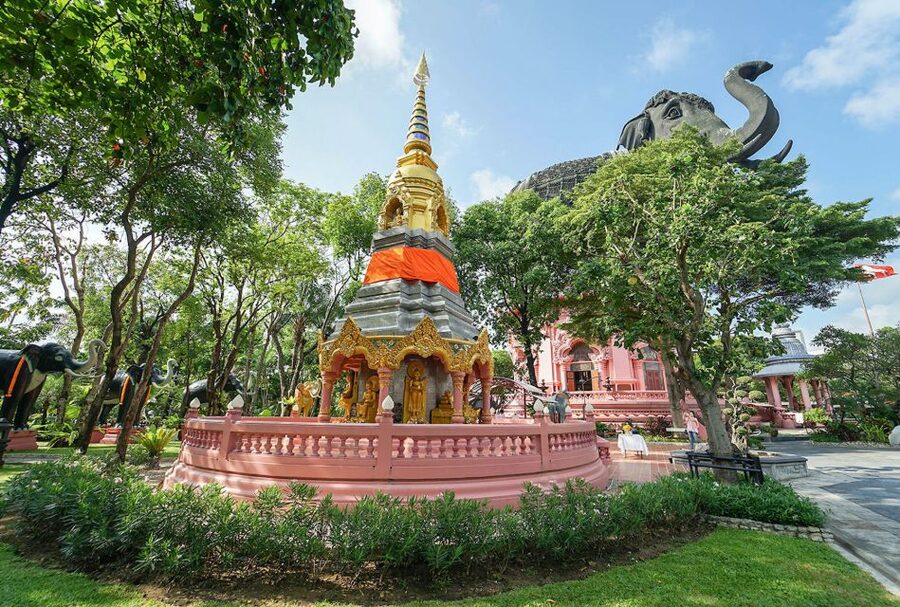 Samut Prakan: Erawan Museum Discounted Admission Ticket - Using the included audio guide to understand what you see