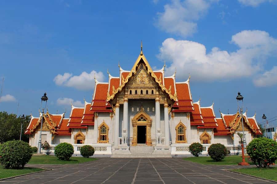 Shared Tour: Wat Pho, Wat Traimit and Wat Benchamabophit - How This 4-Hour Temple Circuit Works (and what you’re really paying for)