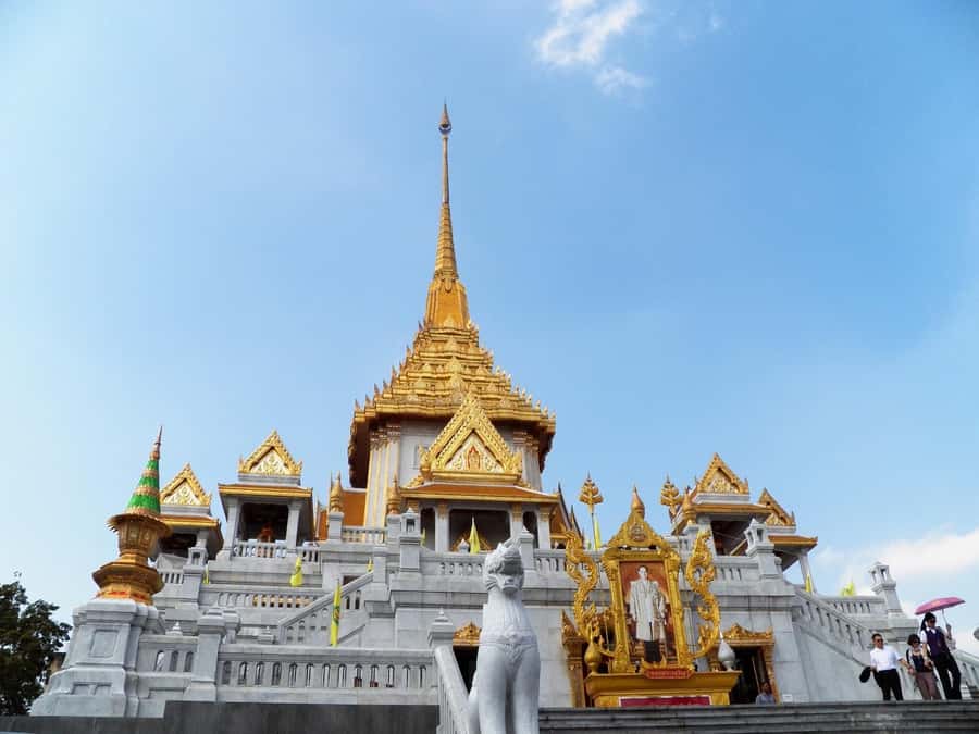 Shared Tour: Wat Pho, Wat Traimit and Wat Benchamabophit - Pak Khlong Talat Flower Market Stop: a Short Break That Adds Local Color