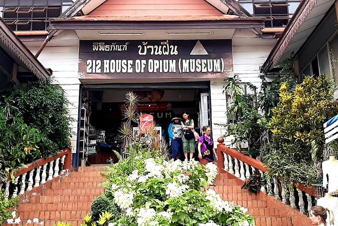 Sightseeing Join Tour Chiang Rai / PICK UP ONLY IN CHIANG RAI - Choui Fong tea plantation stop, a break with shopping potential
