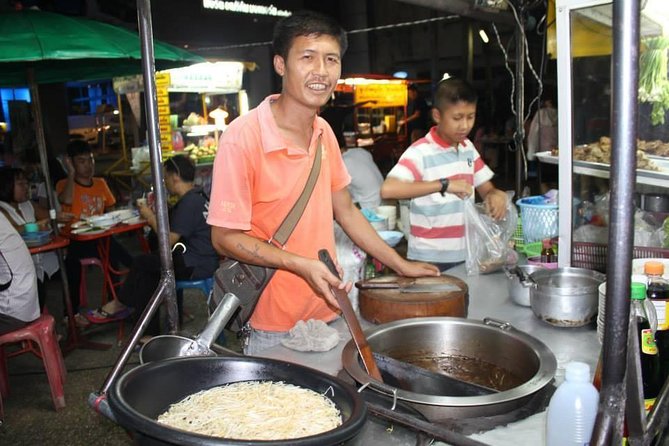 Small-Group Chiang Mai Evening Street Food Tour - Learning to order in Thai without freezing at the menu