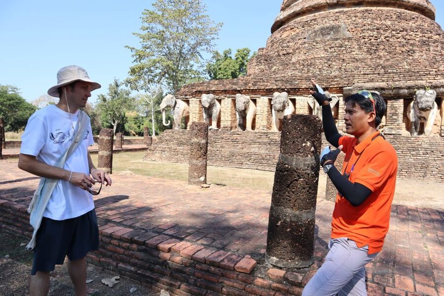 Sukhothai: Historical Park & Countryside Cycling Tour - Lunch at a local Thai restaurant, plus snack-and-drink breaks