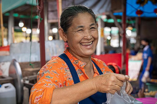 Sunset Local Eats Food Tour in Hua Hin - Stop 1: the local market with a real shopping lesson