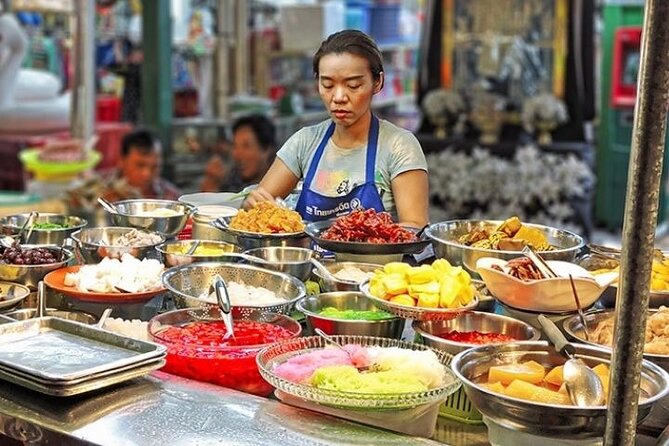 Sunset Local Eats Food Tour in Hua Hin - Hua Hin Clock Tower meeting point and the songtheaw approach