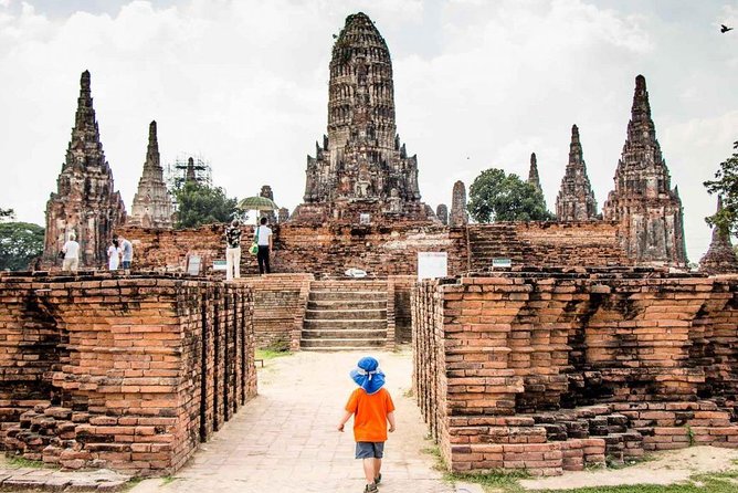 Sunset Sail, Glittering Tempels at Afternoon Ayutthaya Tours - Wat Chaiwatthanaram: glittering vibes, traditional dress, and prayer culture