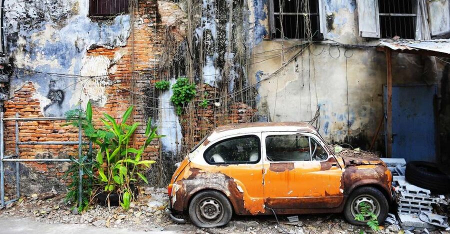 Talat Noi I A Journey Through Art and Culture l Bangkok - So Heng Tai Mansion: a courtyard pause with an included café break