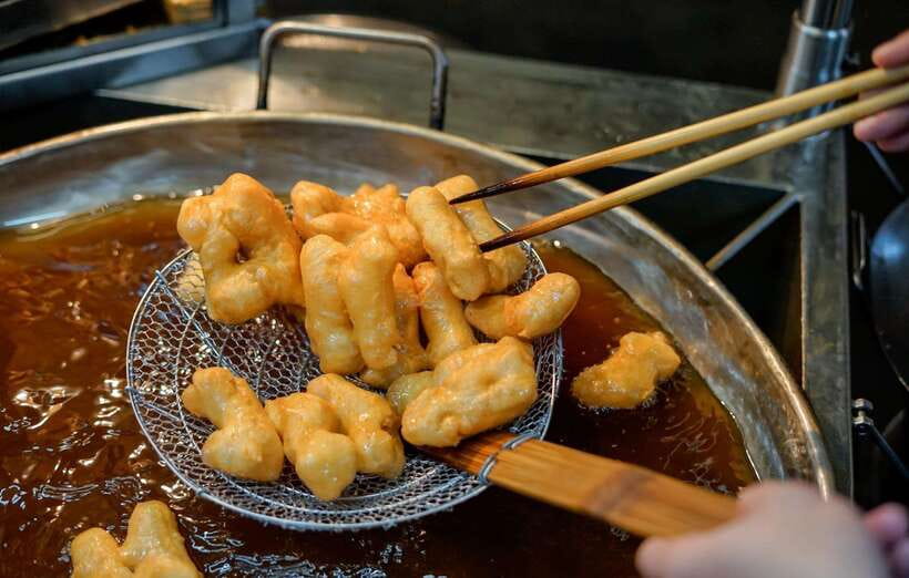 Taste of Bangkok: A 3-Hour Chinatown Food Feast - Wat Mangkon Kamalawat to Yaowarat street food energy