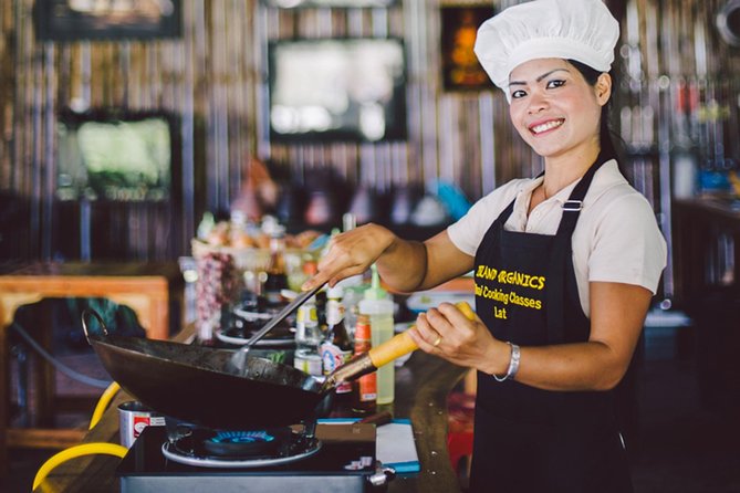 Thai Cooking Class | Since 2012 | Farm to Table - Kitchen time: how the class keeps you moving step by step