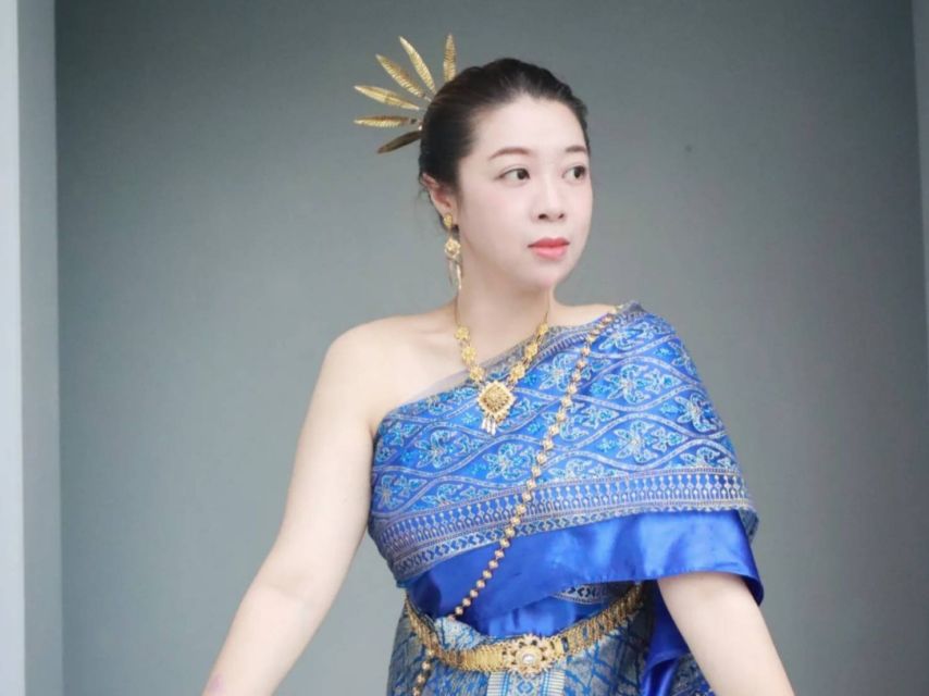 Thai Costume Rental - Instructor support in English, Chinese, and Korean