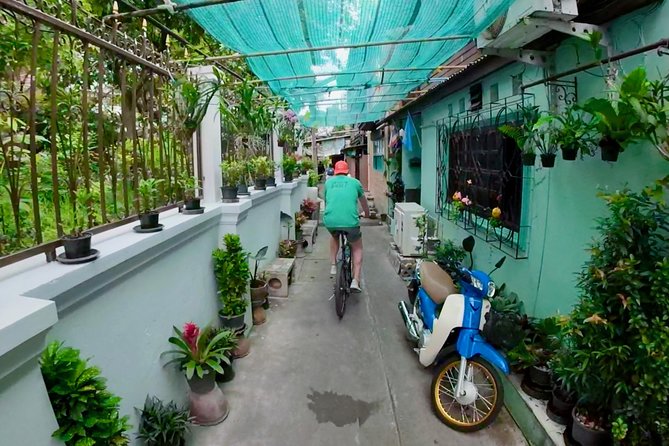 Thai Culture and Local Life 4- Hour Bangkok Bike Tour - Wat Prayurawongsawat Worawihan: Portuguese Community Calm and Turtles