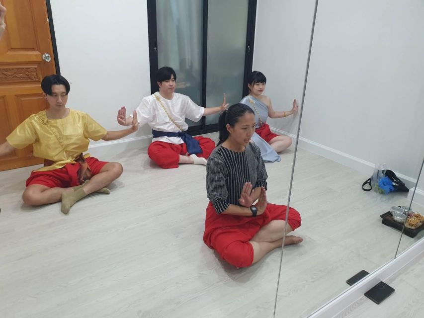 Thai Dance Class - Costumes, Full Accessories, and When Photos Make Sense
