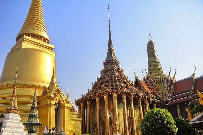 Thai PRIVATE Tour Guide - Stop 3: Wat Arun (Temple of Dawn), the 67-meter landmark on the river