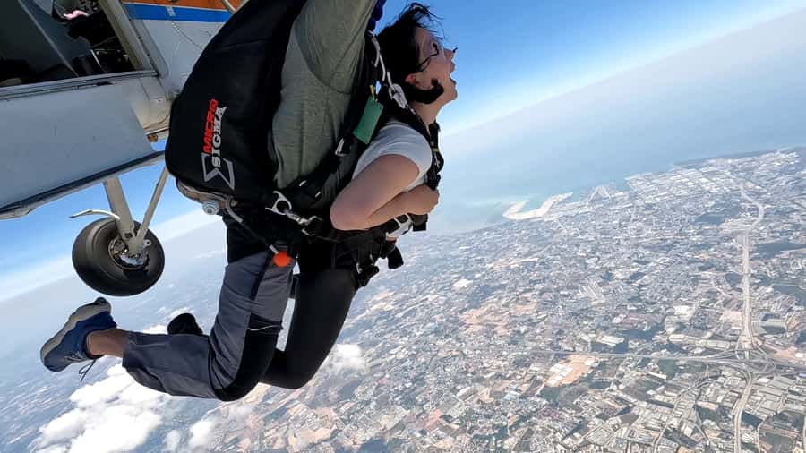 Thailand: Tandem Skydive Over Bangkok & Pattaya - Freefall Speed, Parachute Calm, and the Video Memory Trick