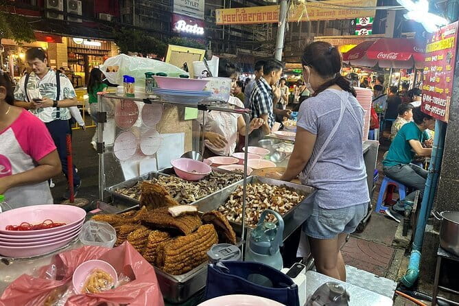 The Highest Rated Food Tour in Bangkok 10+ Tastings - The first wave of tastings: pork leg, dumplings, and Michelin snack energy