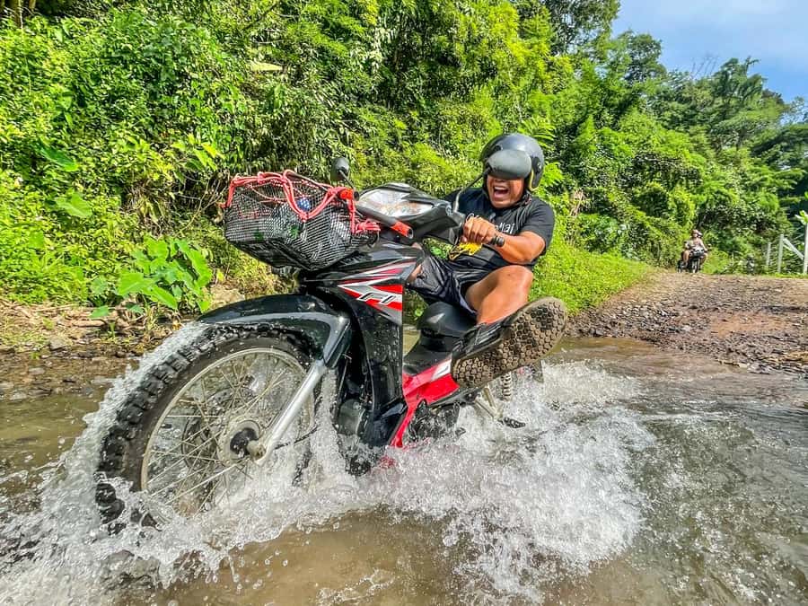 The REAL Thailand on a scooter. Check reviews !! - Getting ready: safety briefing and free scooter practice