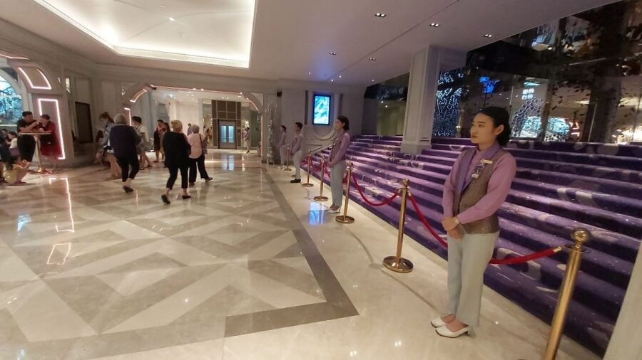 Tiffany's Show Pattaya: Cabaret Show Entry Ticket - Who this cabaret show suits best