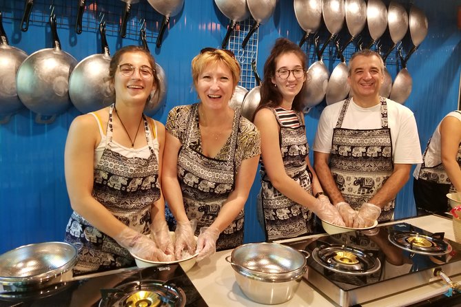 Tingly Thai Cooking Class with Morning Market Tour - Vegetarian options and how spice customization is handled