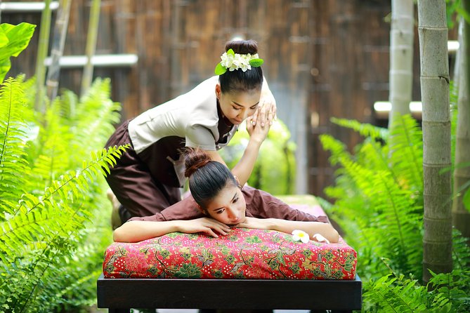 Traditional Thai Massage at award winning Fah Lanna Spa - Old City branch - Northern Thai massage style: stretching and pressure you can feel