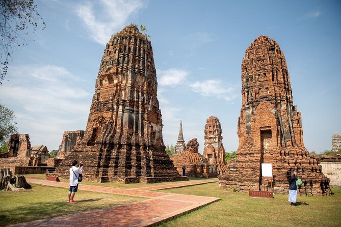 UNESCO's Ayutthaya Historical Park: Full-Day Tour from Bangkok - Wat Mahathat: the famous temple, and why people come early