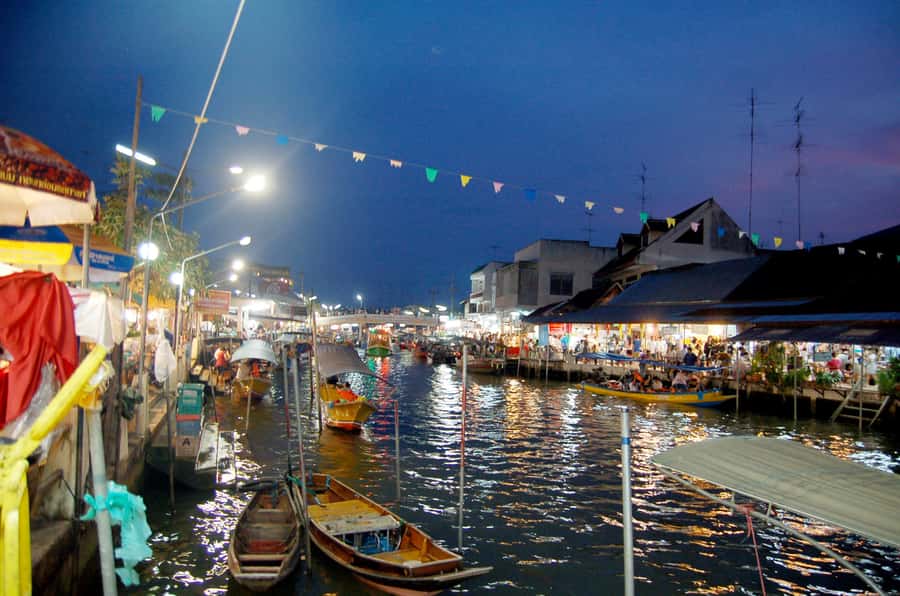 Weekend Amphawa Floating Market & Train Market Private Tour - Price and logistics: what your $140 buys