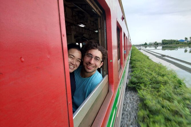Wheelchair & Luxury Tour to Floating & Railway Markets - Wheelchair and luxury support: what is included, and what to watch