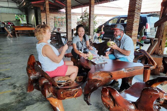 Wheelchair & Luxury Tour to Floating & Railway Markets - The role of the private English guide, and why names keep coming up