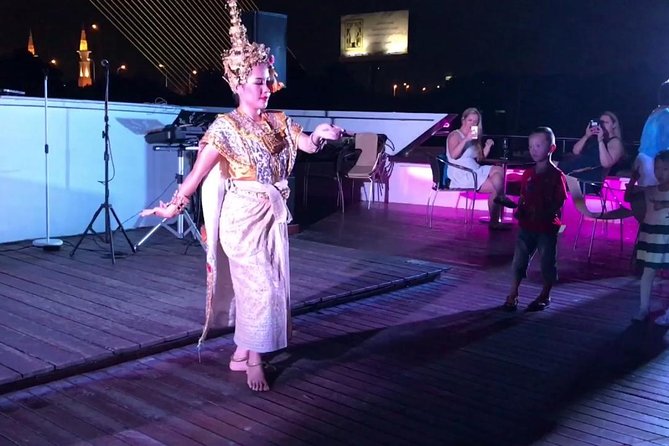 Wonderful Pearl: Bangkok's Dinner Night Cruise - The buffet dinner: what you eat, how it’s served, and what to watch for