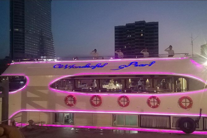 Wonderful Pearl: Bangkok's Dinner Night Cruise - Seating on a 300-person boat: where the best experience can depend on you